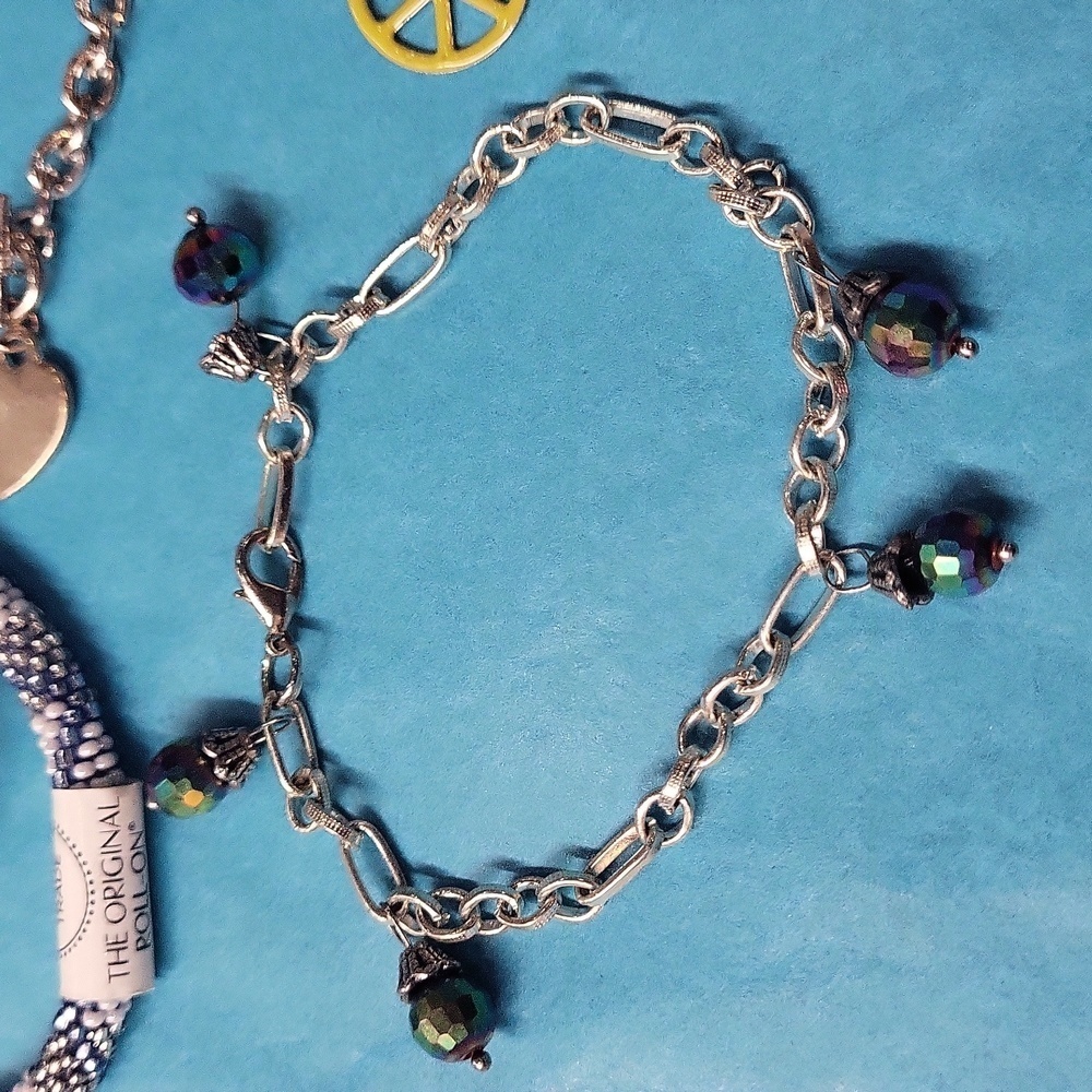 6 bracelets - Picture 4 of 8